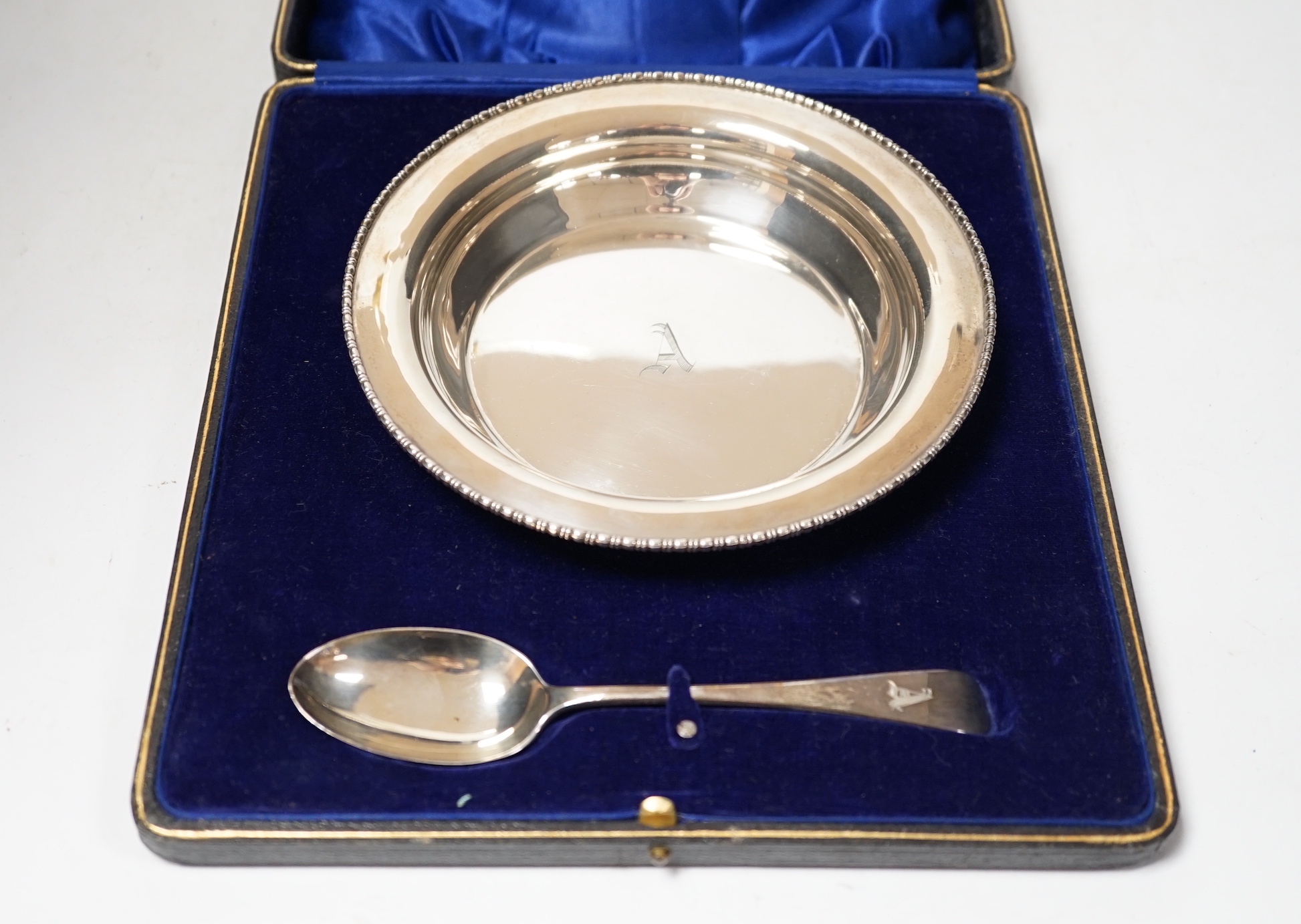 A cased George V silver christening bowl and spoon, Josiah Williams & Co, London, 1919/20, bowl diameter 16.5cm, 11oz.